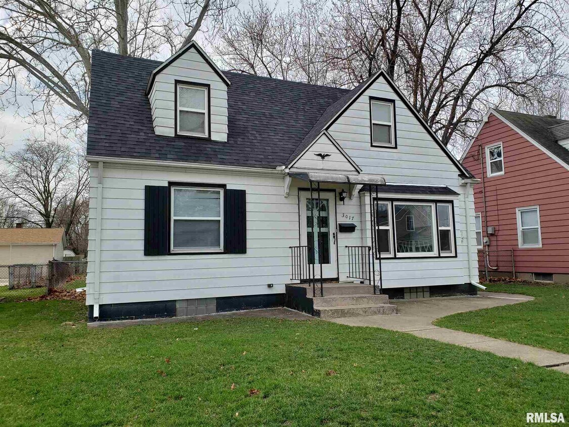 3017 Bellevue Ave, Bettendorf, IA 52722 House for Rent in Bettendorf