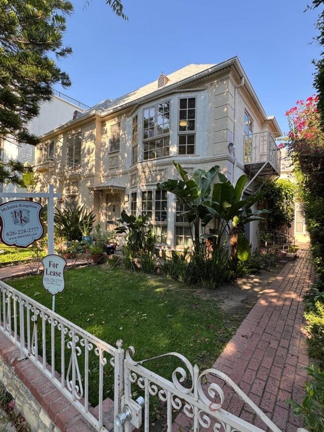 Building Photo - 354 S Reeves Dr