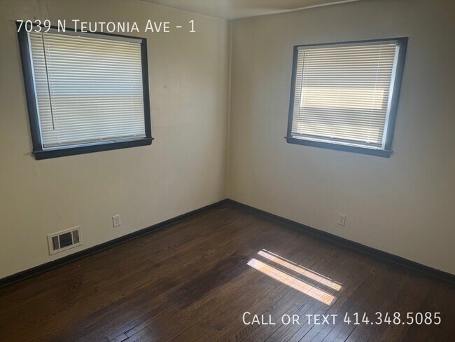 Building Photo - 2 Bed Lower unit