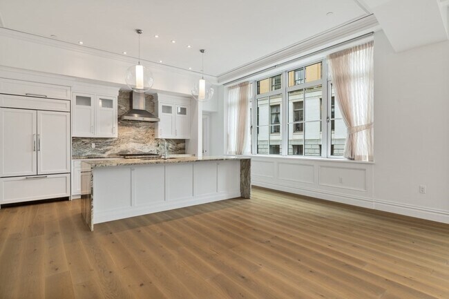 Building Photo - 28 Derne St