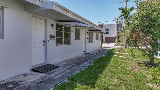 Building Photo - 2275 SE 6th St