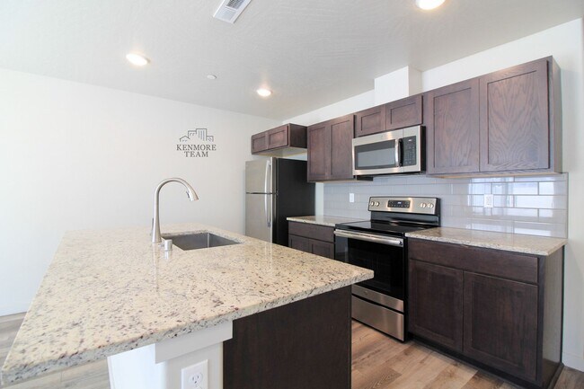 Foto del edificio - 3 Bedroom, 2 Bath Townhome in Kennewick