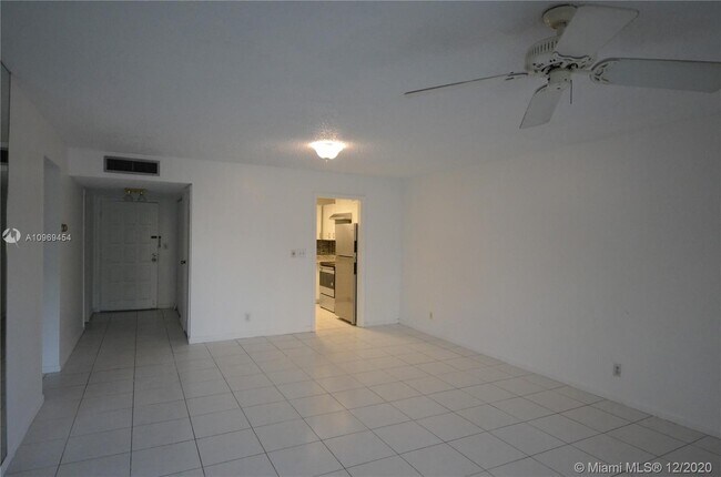Building Photo - 6201 N Falls Cir Dr
