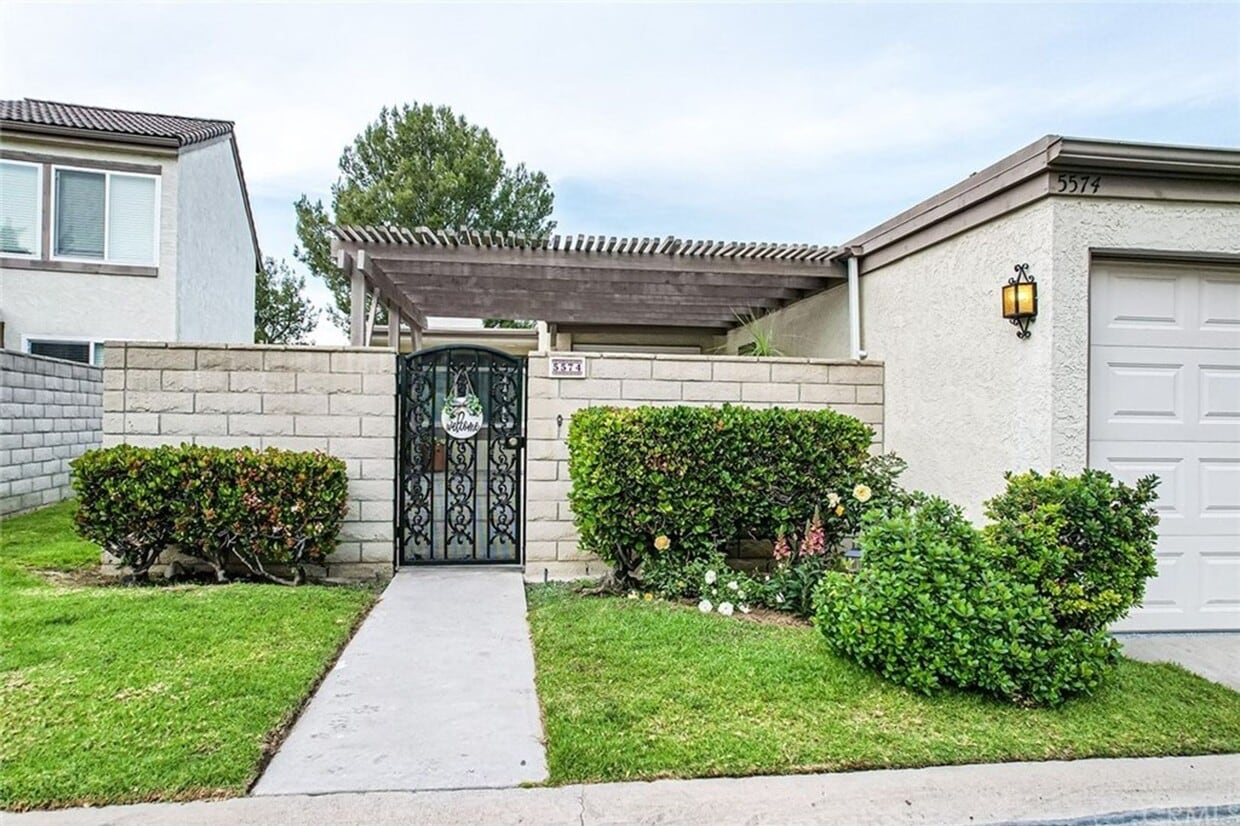 Primary Photo - Beautifully Remodeled Single-Story Condo i...