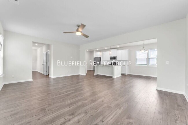 Building Photo - 909 Cherry Plum Dr