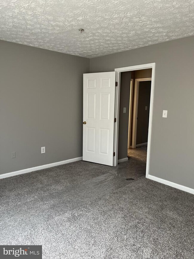 Building Photo - 125 Foxbay Ln