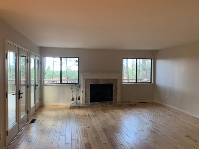 Building Photo - 1172 Eagles Nest