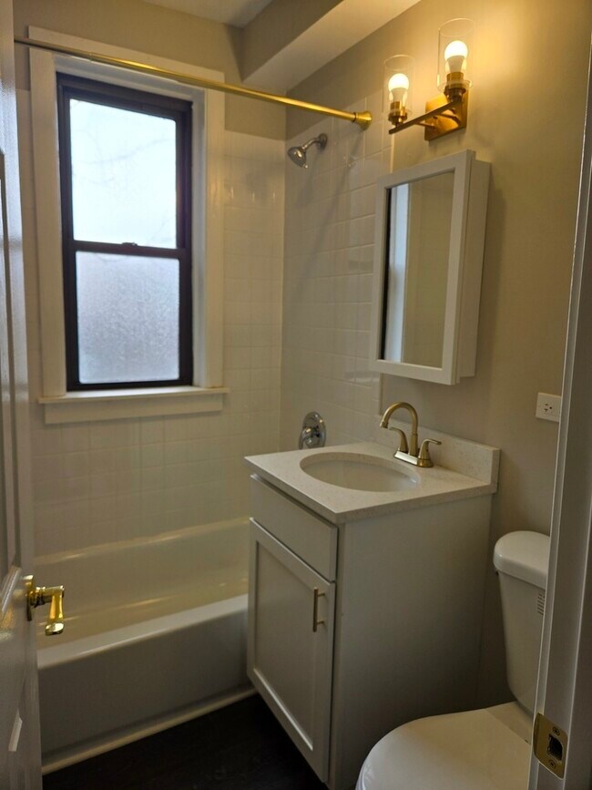 6540 N Glenwood Ave, Chicago, IL 60626 House Rental in Chicago, IL