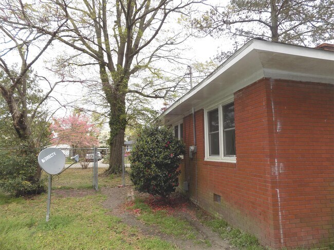 Building Photo - 206 Spears Dr