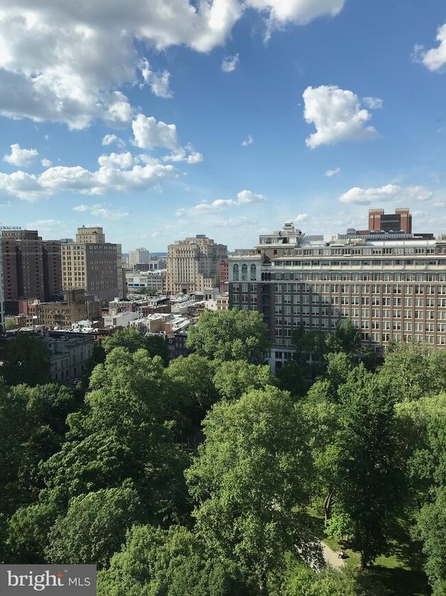 Foto del edificio - 604 S Washington Square