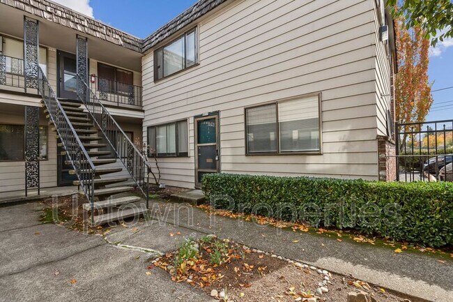Foto del edificio - 8069 NE Flanders St