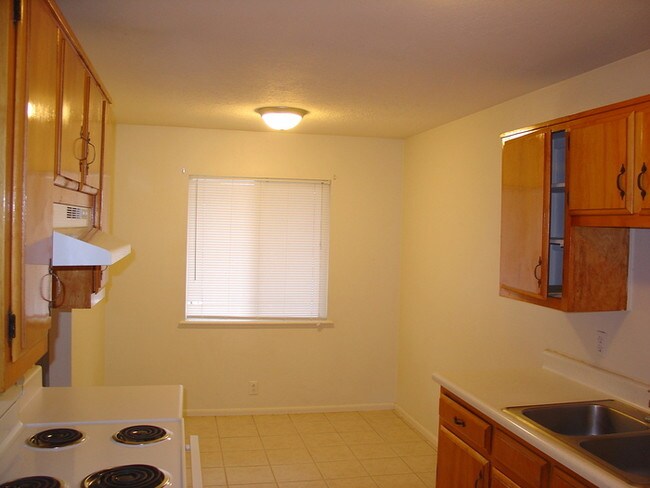 Building Photo - 205 Vassar Dr SE