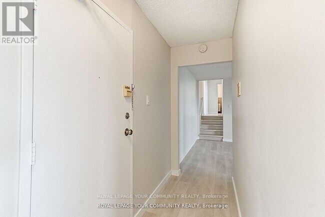 Building Photo - 530-530 Lolita Gardens