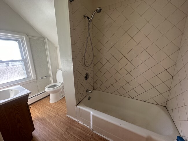 Full bath - 24 Highland Ave