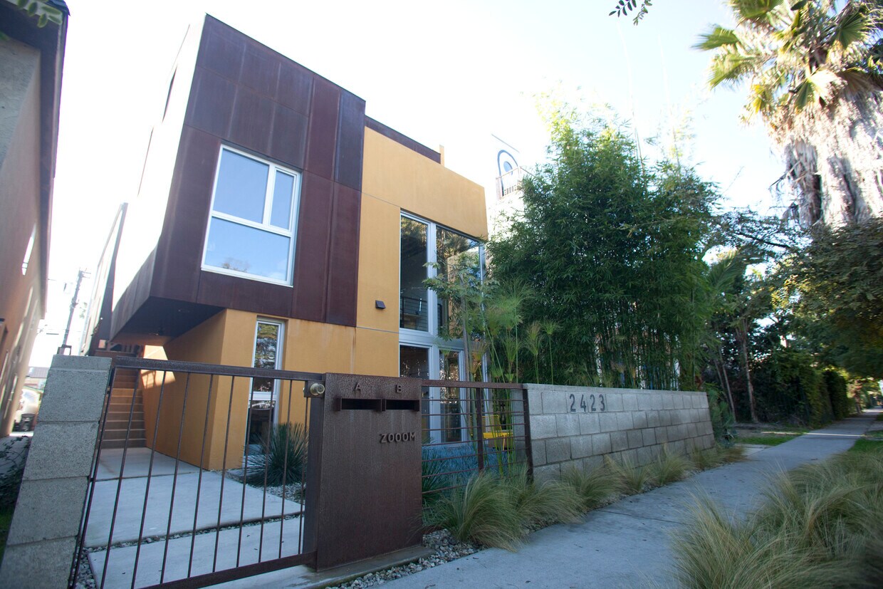 Main Entrance - 2423 Ocean Ave