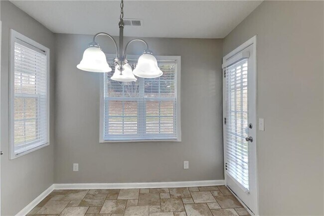 Foto del edificio - 1603 Fort Perry Way