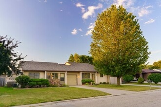 Building Photo - 617 Onyx St