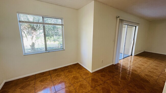 Foto del edificio - 5504 Pokeweed Ct
