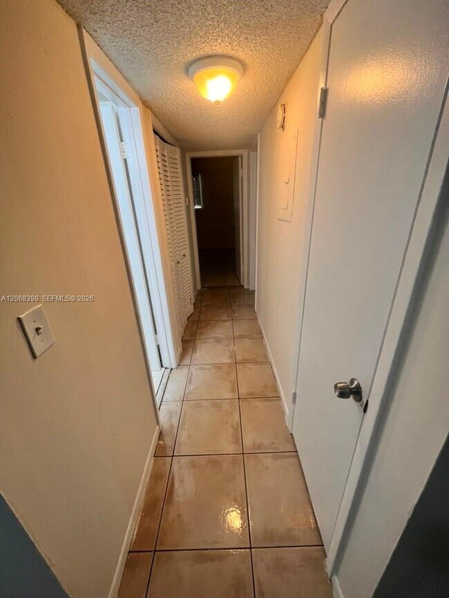 Foto del edificio - 8704 NW 35th St