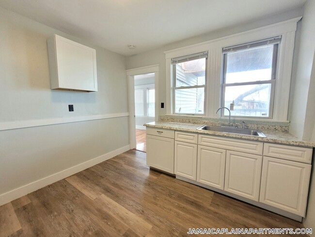 Building Photo - 17 Wachusett St