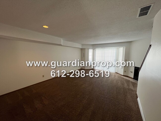 Foto del edificio - Woodbury Townhouse Available March 1, Open...