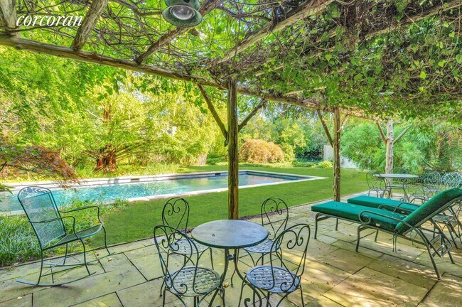 Building Photo - 12 Union St