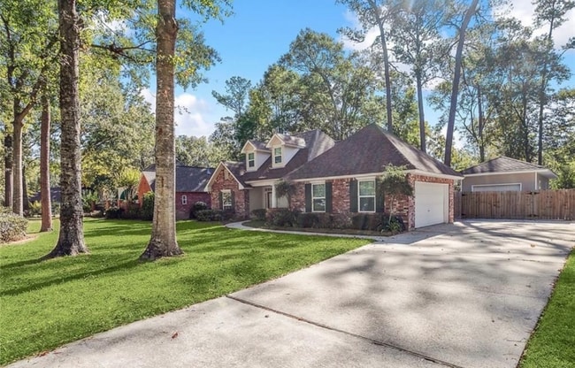 Building Photo - 350 Greenleaves Blvd