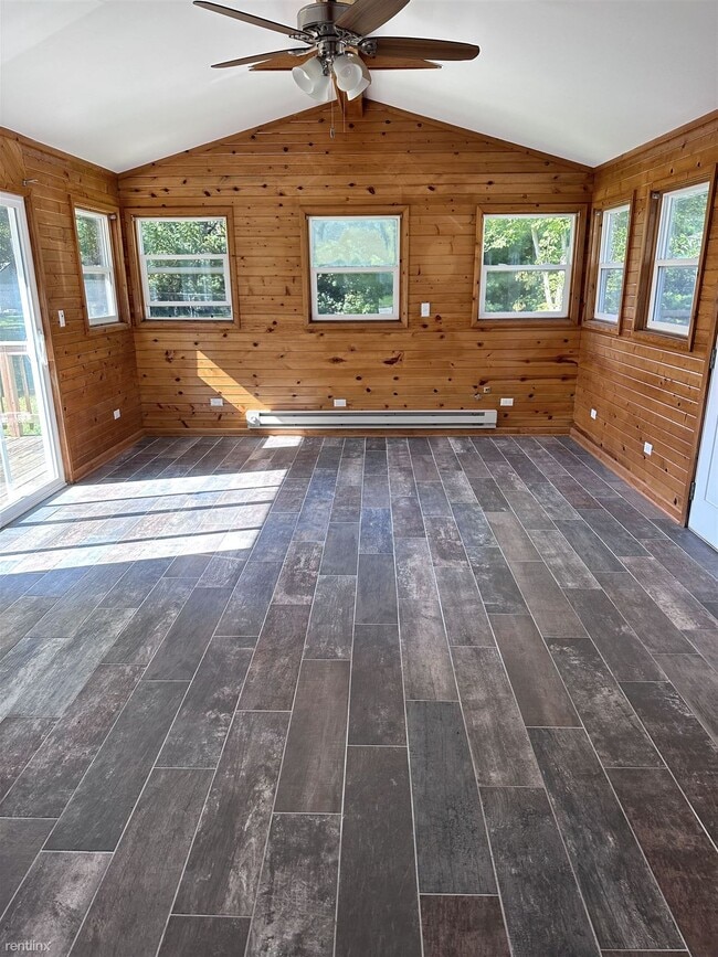 4 br, 2 bath House 437 S Main St House Rental in Wauconda, IL