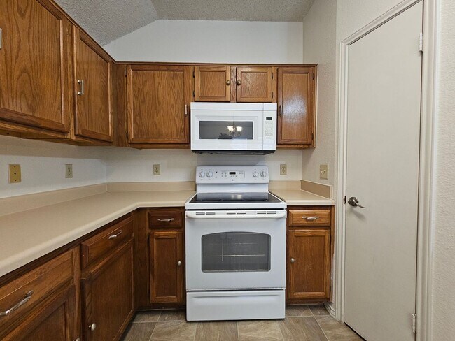 Foto del edificio - 5101 Glennwood Dr
