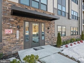 Building Photo - 10401 Resort Road