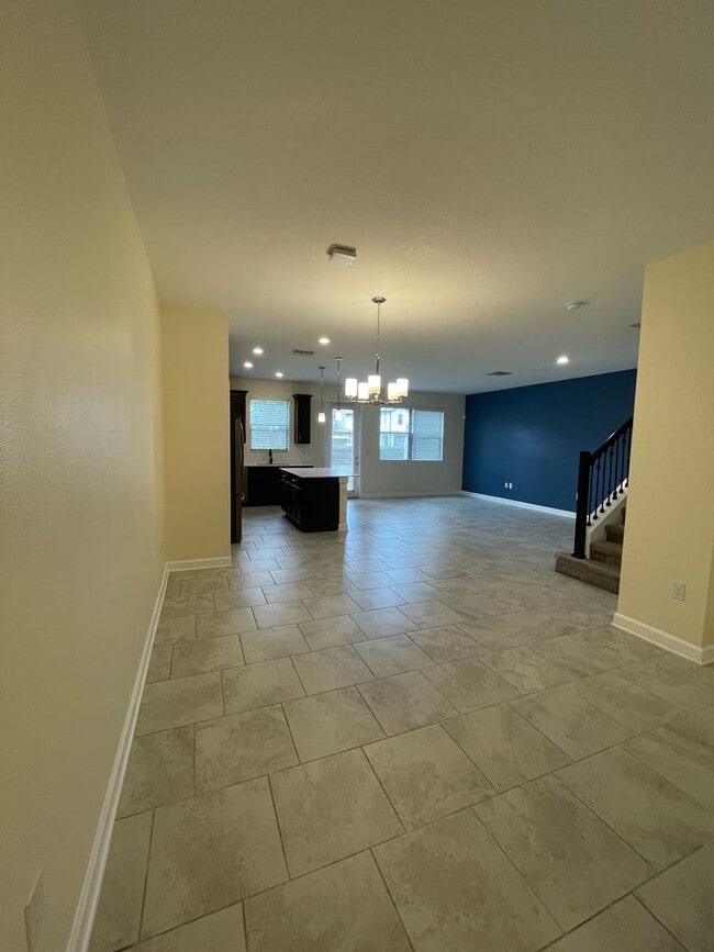 Foto del edificio - Beautiful 4 Bedroom Townhome in Davenport!