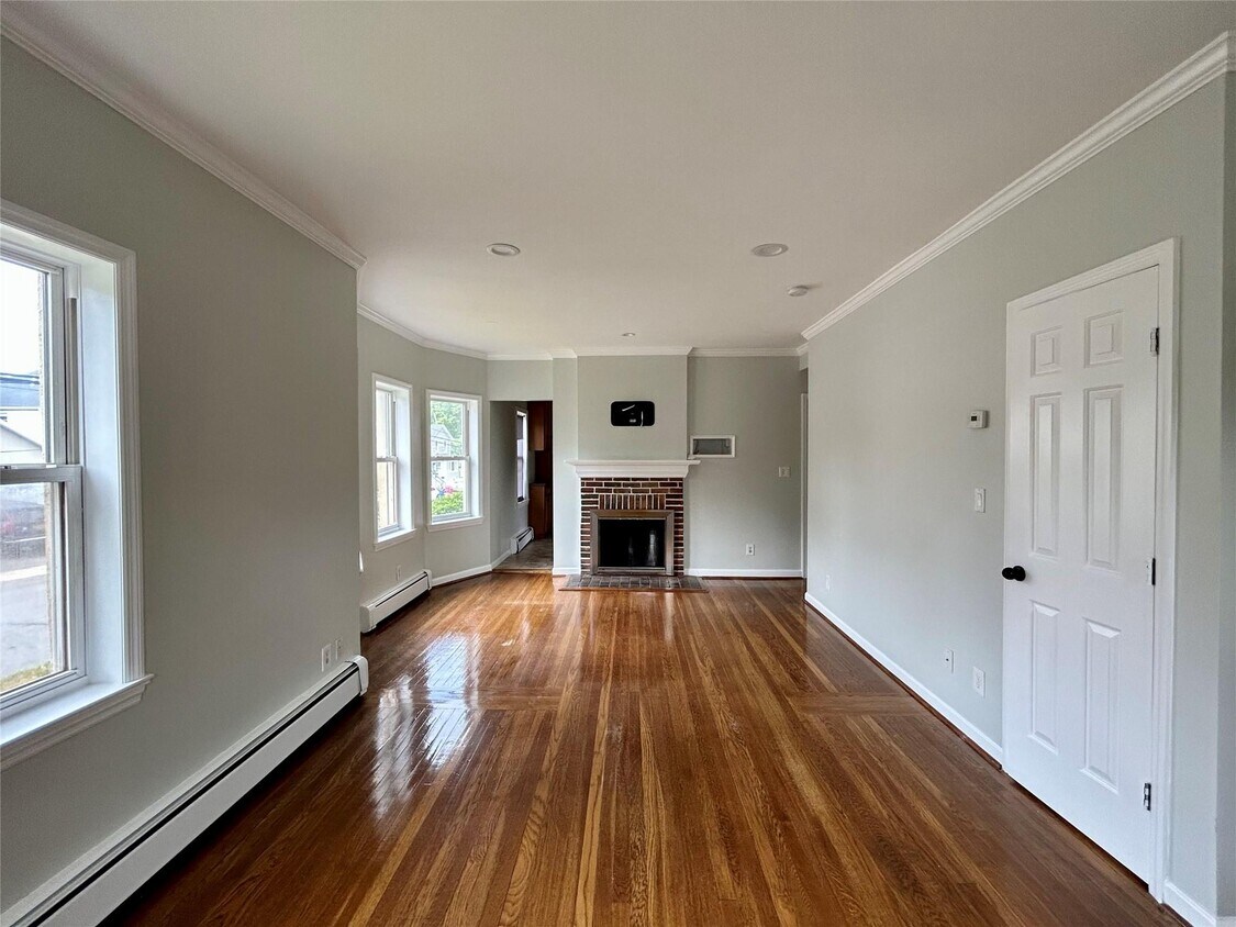Foto principal - 339 Midland Ave