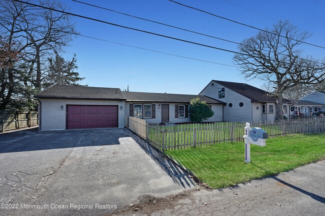 Building Photo - 415 Chestnut Dr