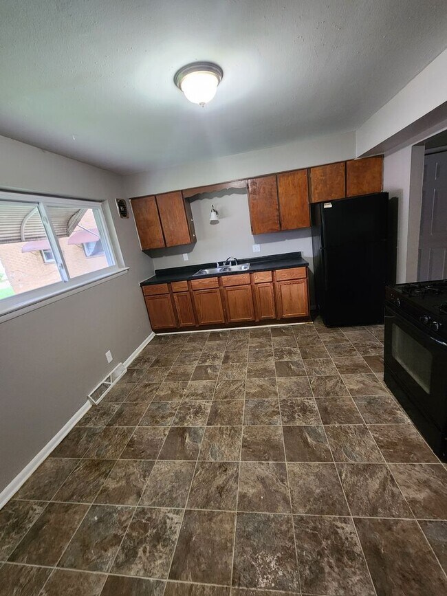 Building Photo - 8236 W Villard Ave