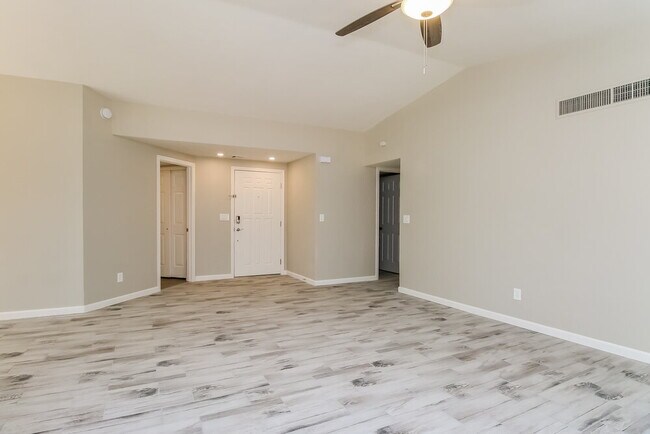 Foto del edificio - 9990 E Falcon Point Dr