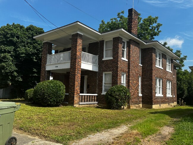 Building Photo - 2384 Forest Ave