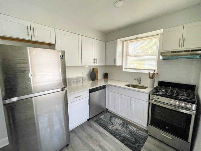 Kitchen-Renovated - Lawndale Apartments