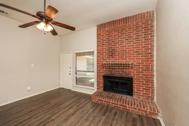 Foto del edificio - 2605 Hartford Ln