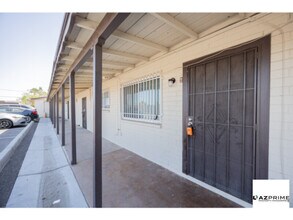 Building Photo - 1915 N 26th Pl