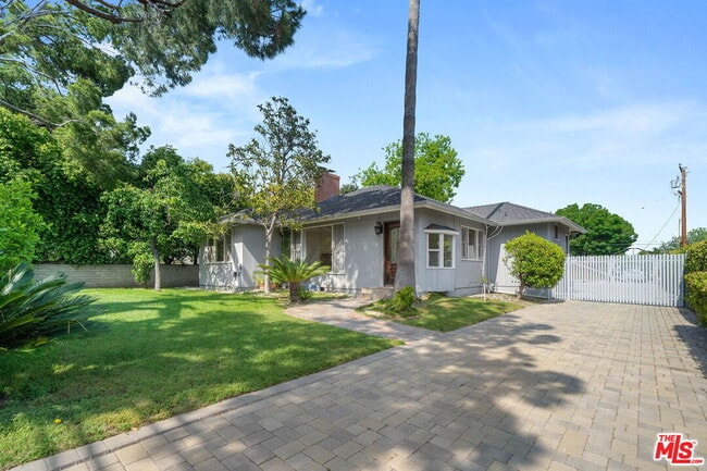 Building Photo - 4818 La Canada Blvd