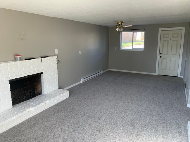 Building Photo - 608 Villard St