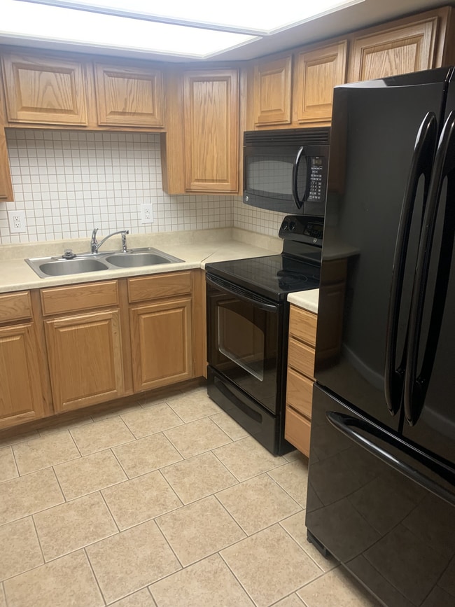 Building Photo - 3065 Bannock Dr
