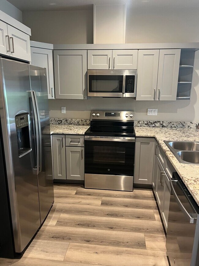 Foto del edificio - 2BED 2.5 BATH-NEWLY BUILT TOWNHOME IN A QUIET NEIGHBORHOOD