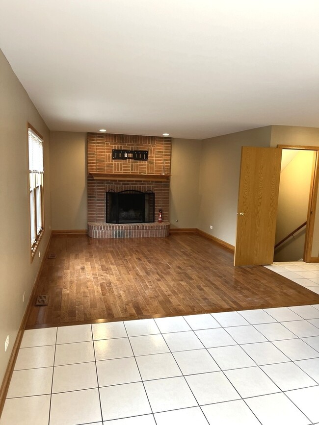 Building Photo - 934 Winnetka Terrace