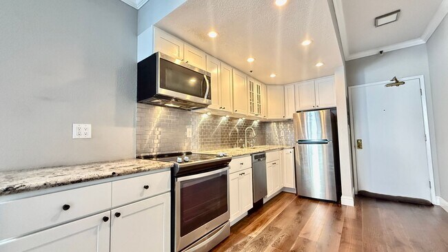 Foto del edificio - Bright 1BR/1BA w/ City Views, Amenities and just Steps to Embarcadero -AMSI