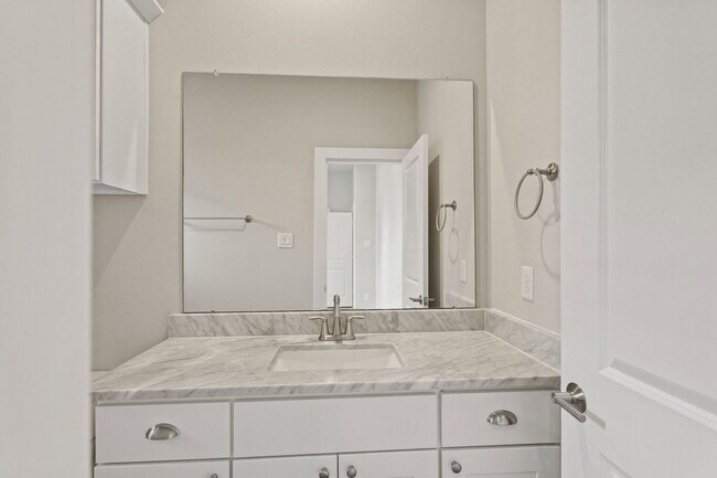 Foto del edificio - 906 W 17th St