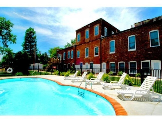 Pool - Cloisters Apartments