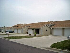 Building Photo - 601 Burton Ln