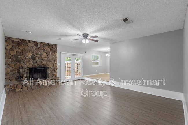 Building Photo - 717 Clark Dr