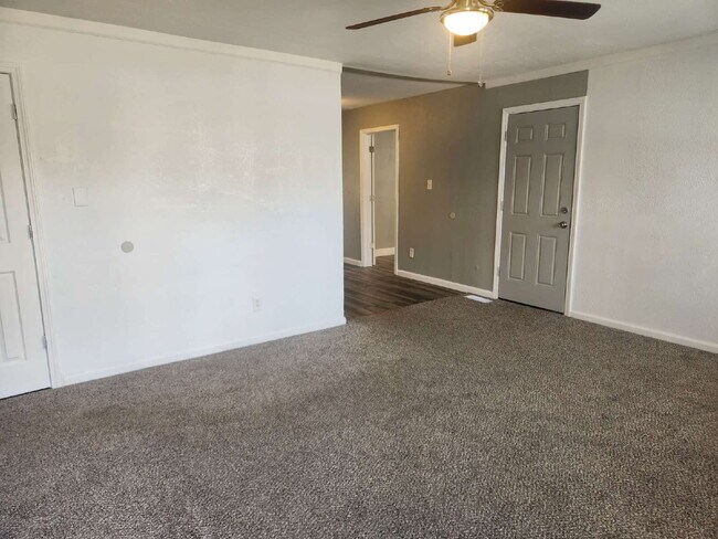 Foto del edificio - Charming 4-Bedroom Gem in Cahokia Heights!